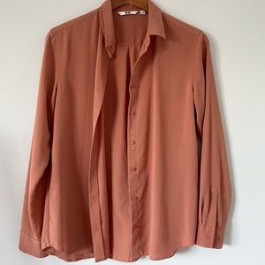 Uniqlo coral / orange button down shirt